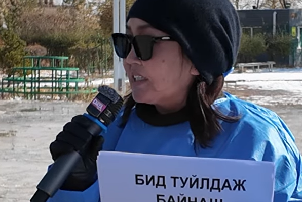 Дорнодын эмч, сувилагч, эмнэлгийн ажилтнууд цалин нэмүүлэх шаардлага тавьж, тайван жагсаал хийлээ