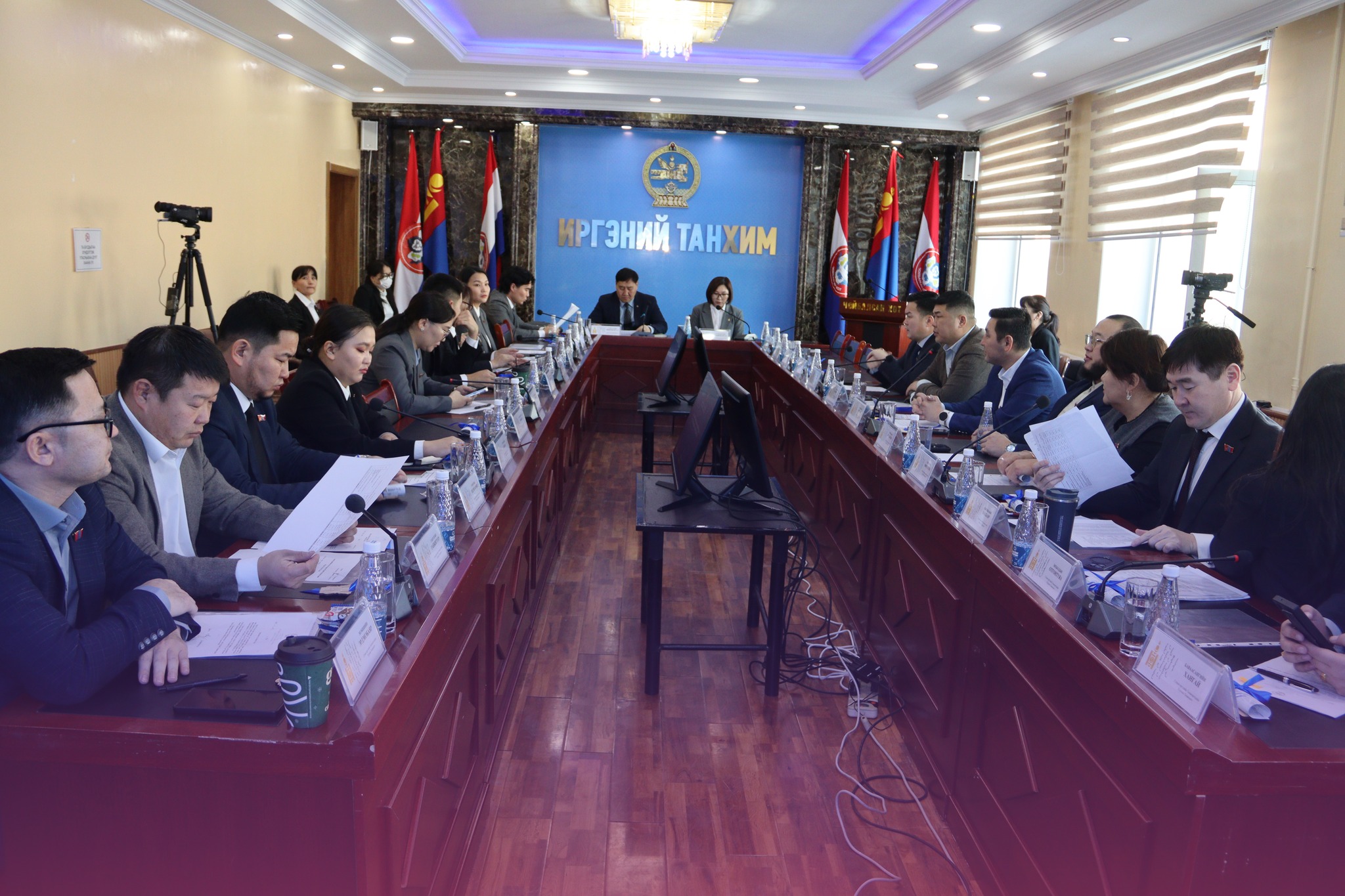 Тендерт ажлуудын чанар, хариуцлагын асуудлаар Хэрлэн сумын ИТХ-ын төлөөлөгчид юу ярив?